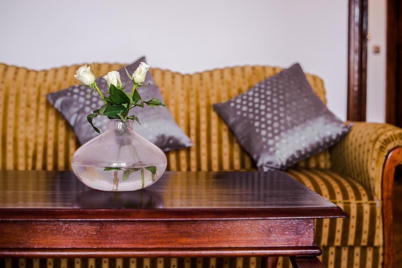 Halby Luxury Rooms Chmielna 73B Warszawa Exteriör bild