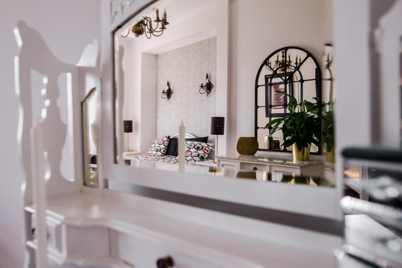 Halby Luxury Rooms Chmielna 73B Warszawa Exteriör bild