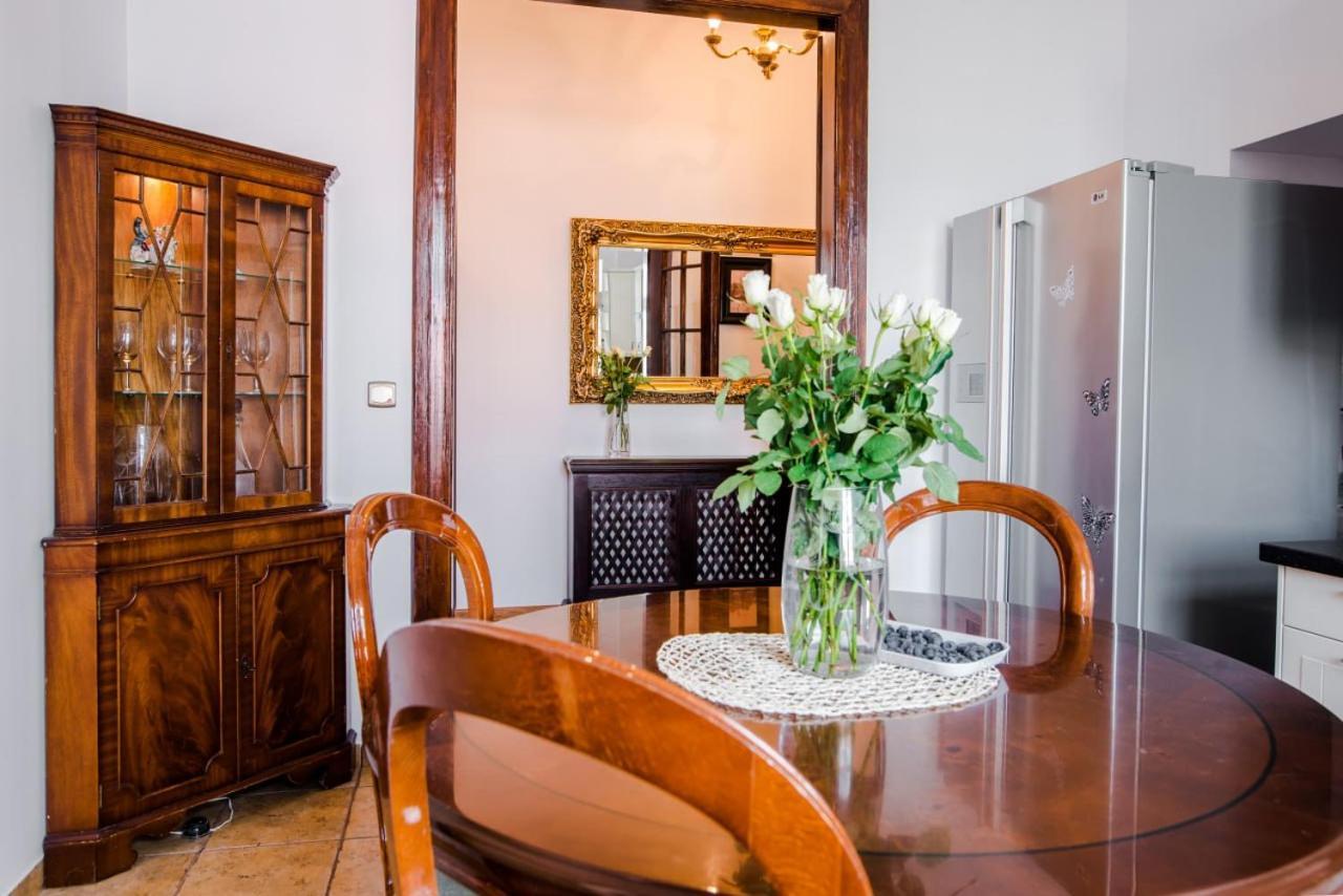 Halby Luxury Rooms Chmielna 73B Warszawa Exteriör bild